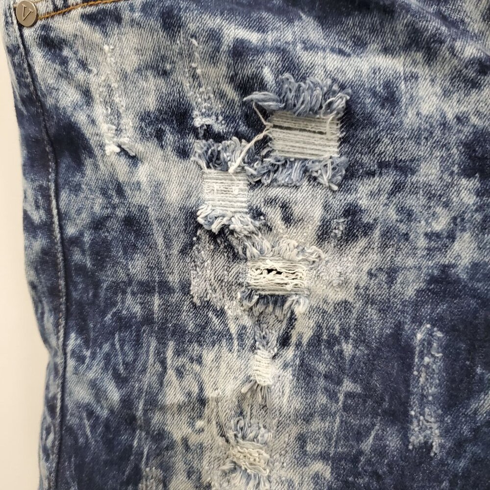 VIP Jeans Junior's Dark Distressed Acid Wash Stretch Denim Bermuda Shorts Size 5 - Picture 3 of 8